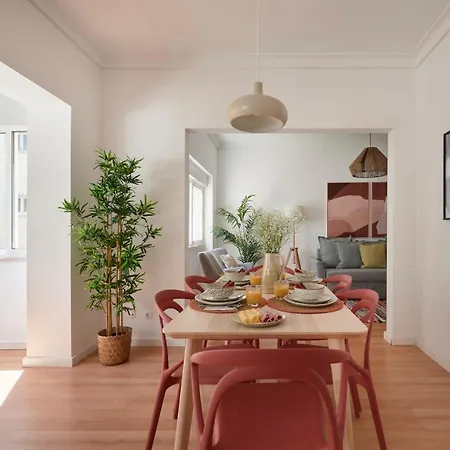 Sunset Balcony Apartment, By Timecooler Appartamento Lisbona